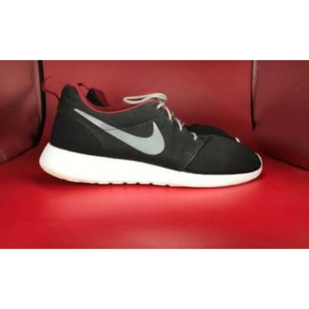 🔥🔥 MEN’S SIZE 11 NIKE ROSHE ONE ESSENTIAL ID•